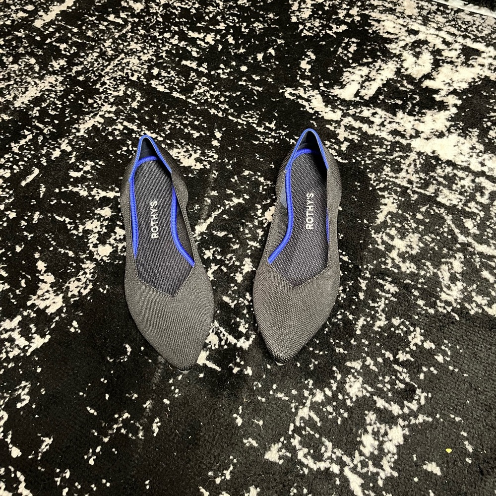 SOLD— Like new Rothy’s The Point Size 8 in Black